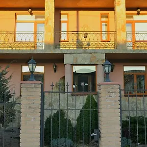 https://kiev-3.hotels-of-kiev.com